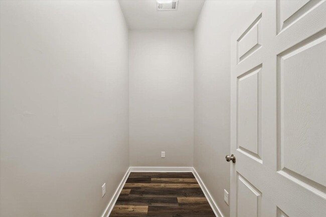 Building Photo - 2046 Courtland Pl