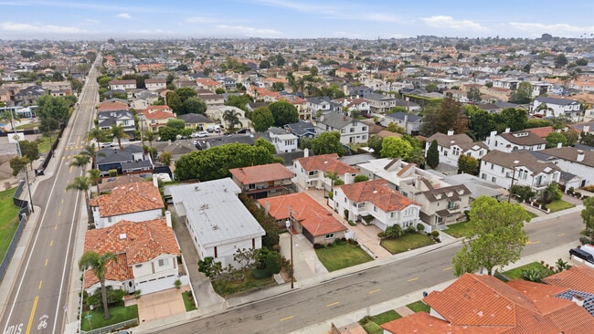 Building Photo - 2118 Ernest Ave