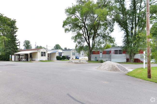 Building Photo - Twin Oaks I & II