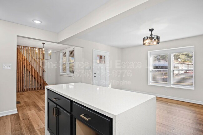 Building Photo - 1467 Ryan St SW