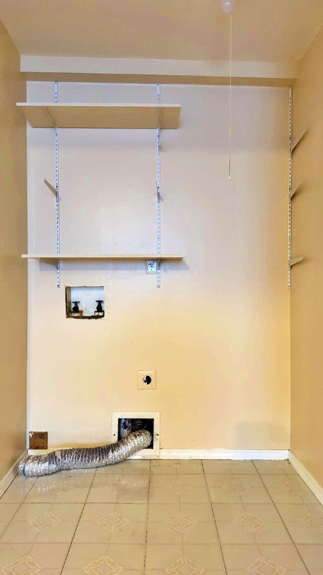 Building Photo - Fantastic Updated 3 Bed 3 Bath in Cherry Creek Schools Great Backyard 2 Car Garage