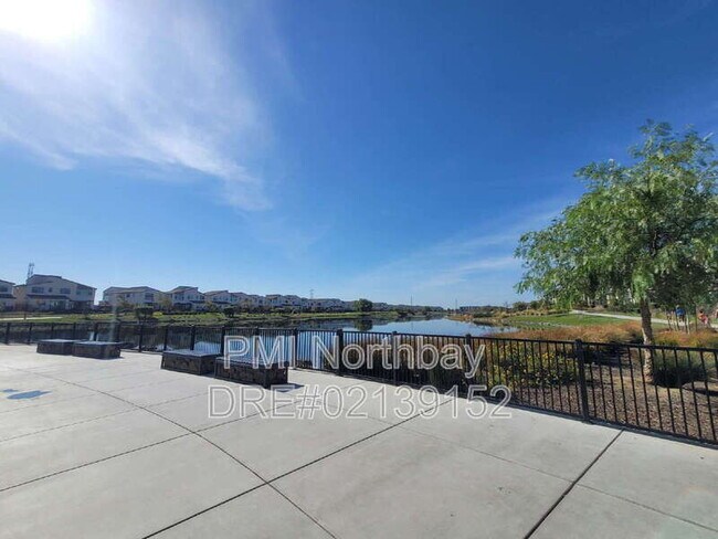 Building Photo - 2466 Shore Vis