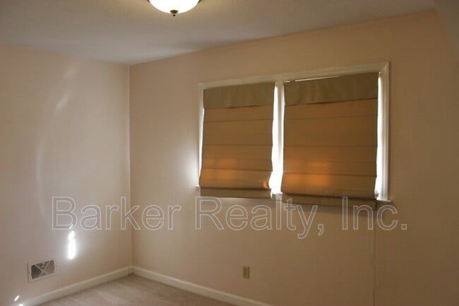 Building Photo - 4805 Oak Park Rd