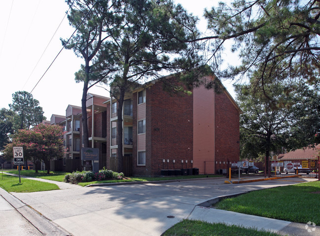 Building Photo - The Courtyard Apartments