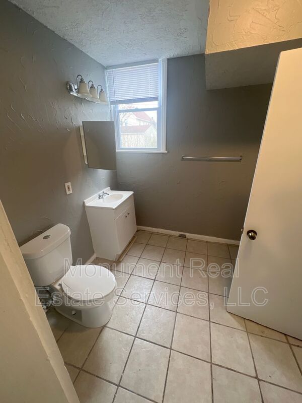 Building Photo - 11717 Gay Ave