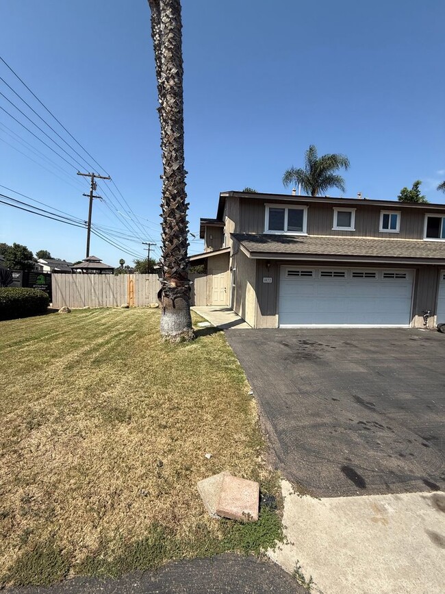 Building Photo - Modern 3 Bedroom, 2.5 Bath Two-Story Townh...