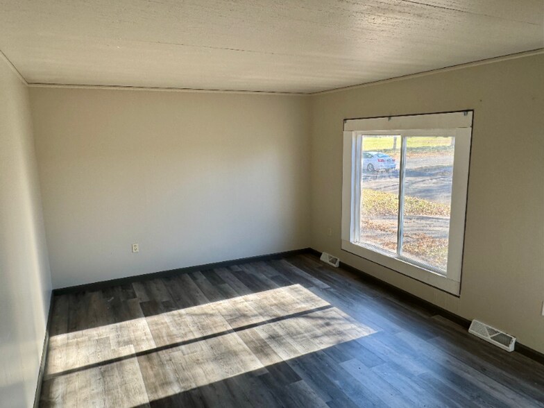 Building Photo - 1225 13th St SE