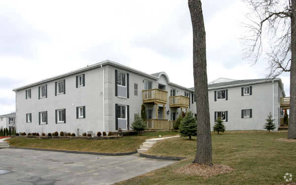 Building Photo - Pinewood Condominiums