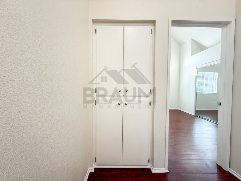 Building Photo - 14257 Friar St