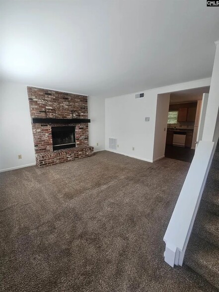 Building Photo - 601 Picadilly Sq