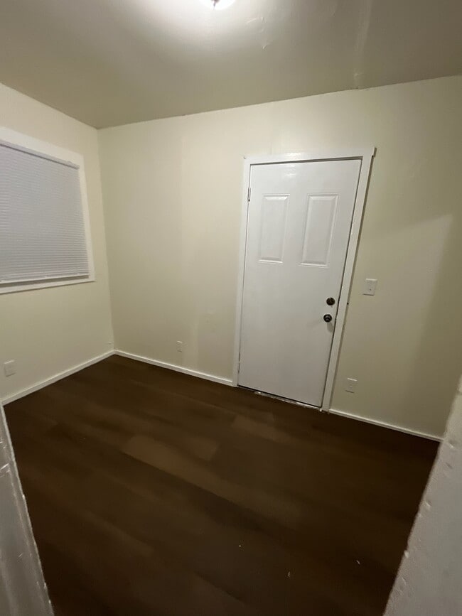 Building Photo - 104 Lake St