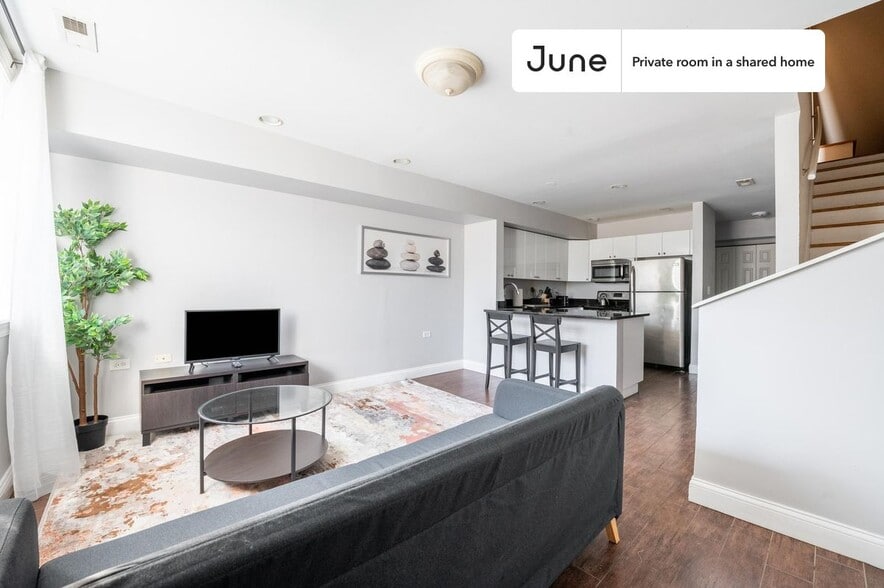 Building Photo - Room in Shared 3 bed/2 bath home in Near West Side