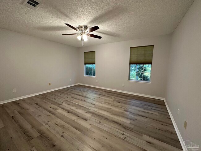 Building Photo - 280 Bobwhite Dr