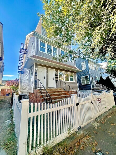 Primary Photo - 205 N 16th St