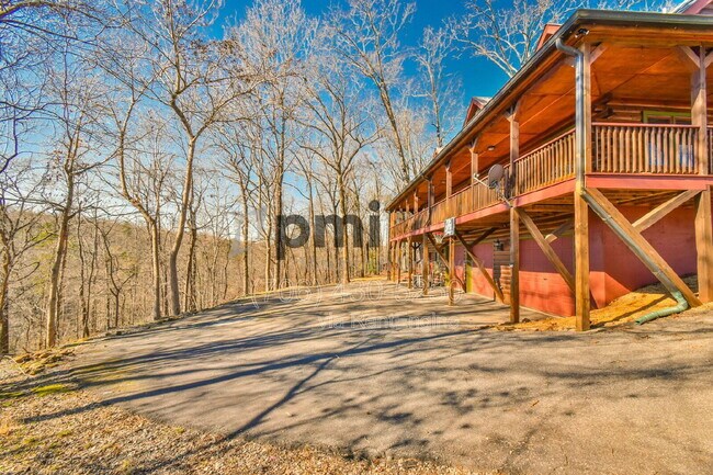 Building Photo - 461 River Estates Rd