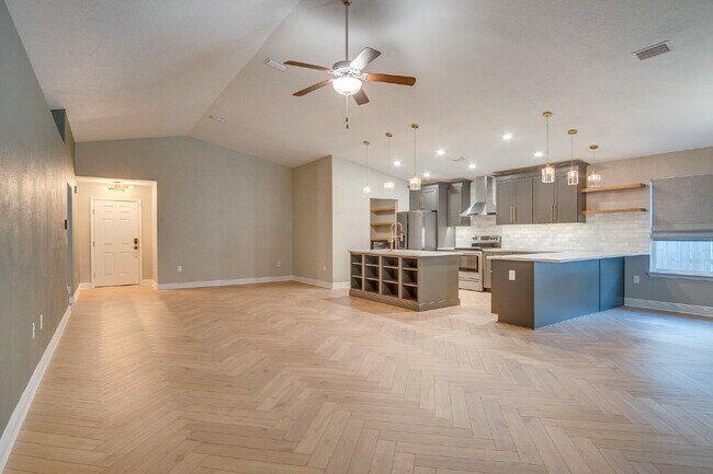 Building Photo - Spacious 4-Bedroom Home in Milton Near I-1...