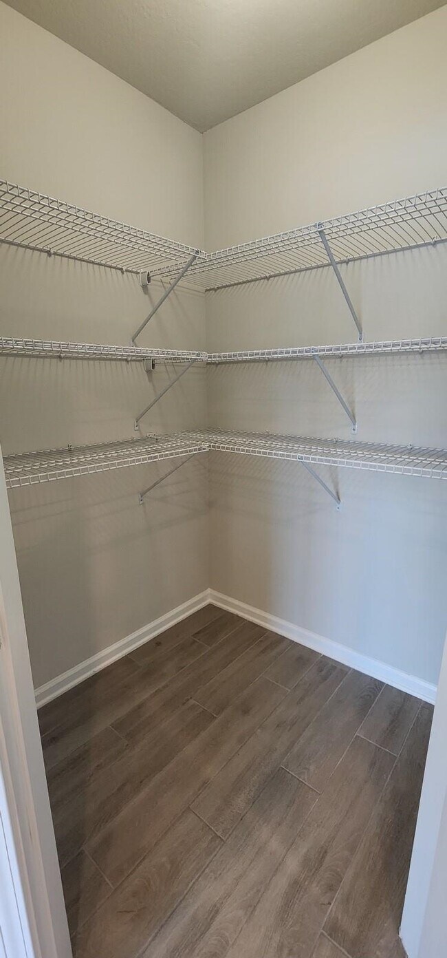 Building Photo - 226 Lost Lake Dr