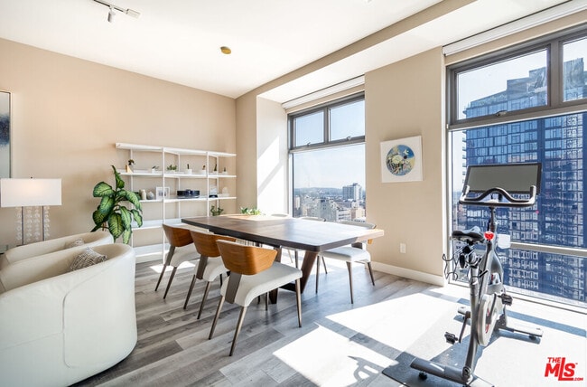 Building Photo - 801 S Grand Ave