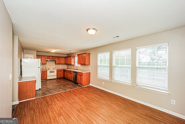 Building Photo - 6116 Hickory Ln Dr