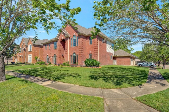 Building Photo - 301 Winding Oak Ln S