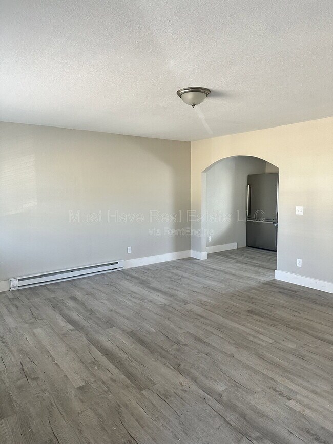 Building Photo - 347 4th St SE