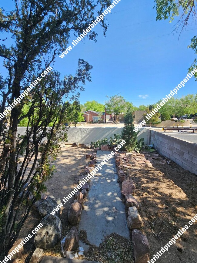 Building Photo - 1618 Coal Ave SE