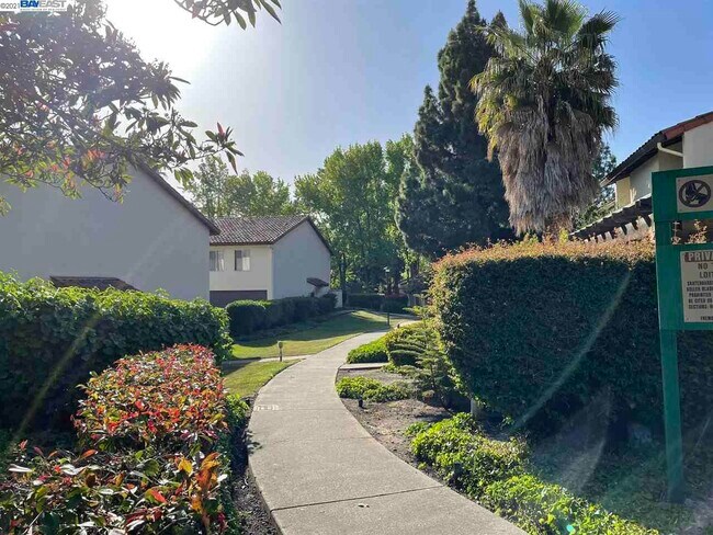 Building Photo - 41065 Cornac Terrace