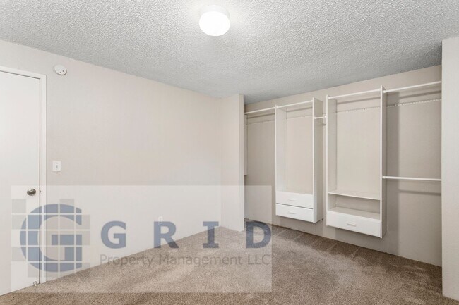 Building Photo - Two Bedroom Apartment Available - Private Yard Space - $500 MOVE IN SPECIAL!