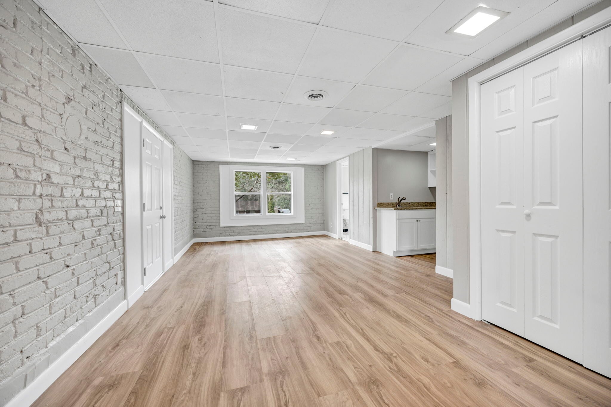 Building Photo - 842 Delverton Rd