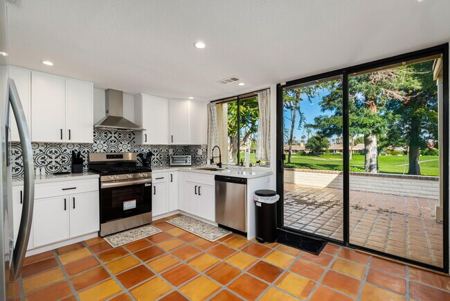 Building Photo - 280 Tolosa Cir