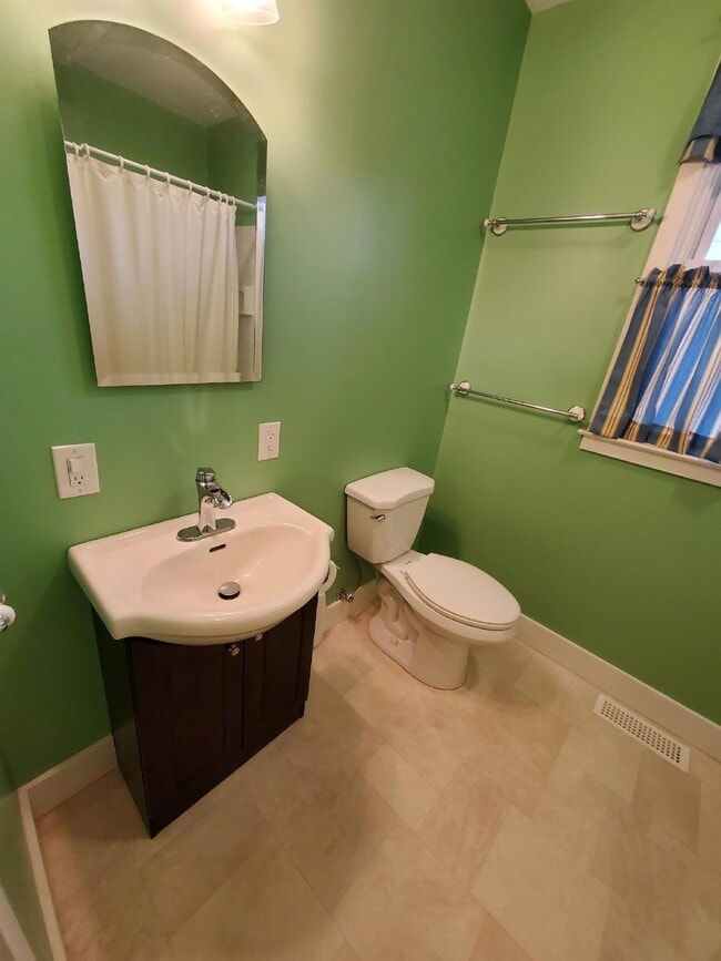 Building Photo - Spacious Updated 2-Bedroom Home with Remodeled Kitchen, Abundant Cabinet Space, Huge Primary Bedr...