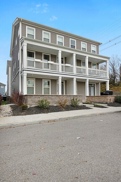 Home exterior and patio - 764 N 6th St