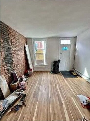 Living room - 307 S Baylis St