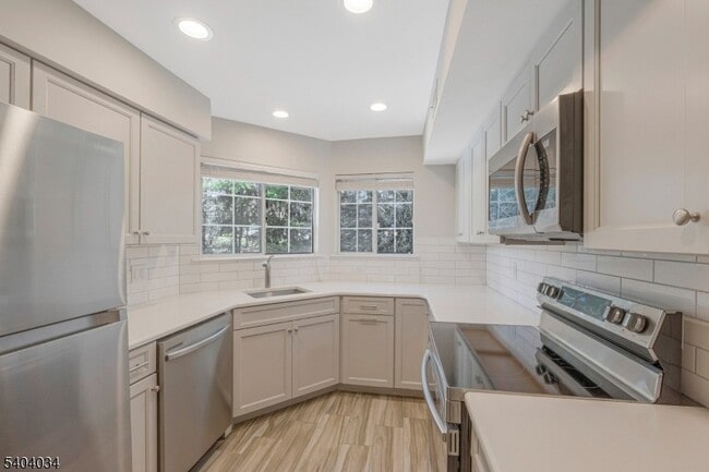 Building Photo - 20 Academy Ct