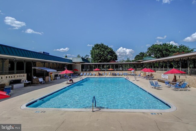 Building Photo - 3210 N Leisure World Blvd