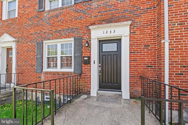 Building Photo - 1233 Halstead Rd
