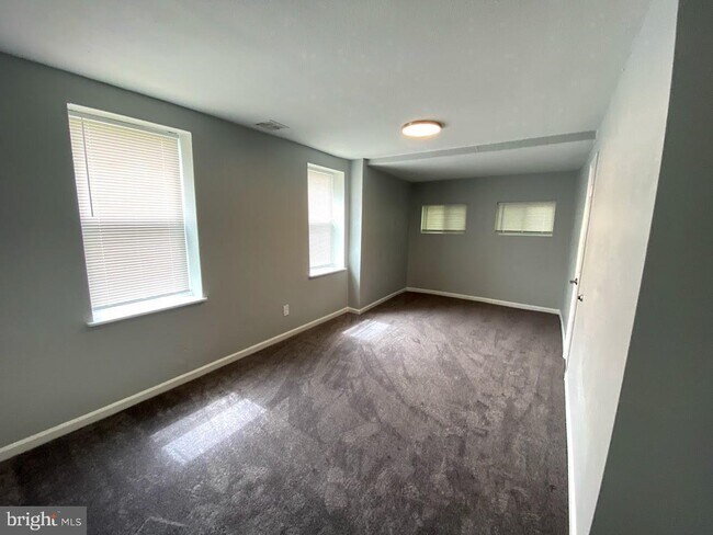 Building Photo - 4534 Wayne Ave
