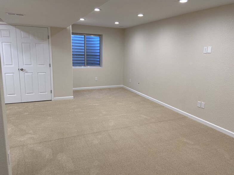 Building Photo - 13648 Parkview Pl