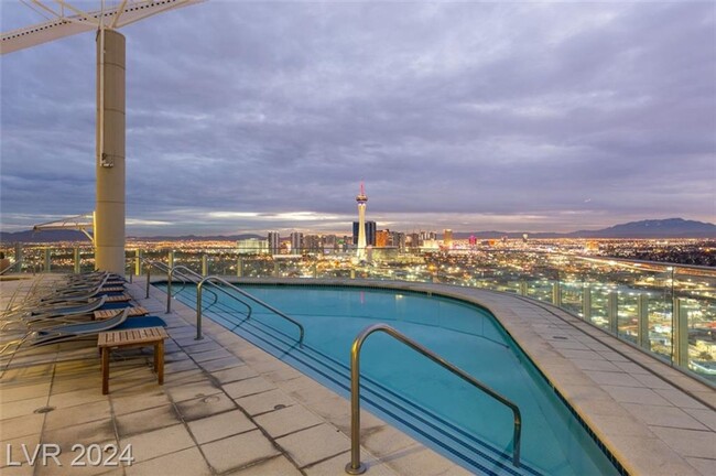 Building Photo - NEWPORT LOFTS--MAGNIFICENT PANORAMIC VIEWS...