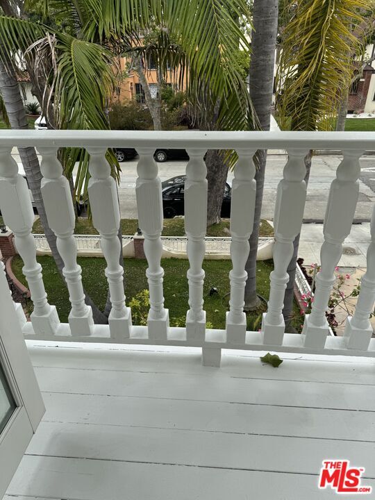 Building Photo - 122 N Orange Dr