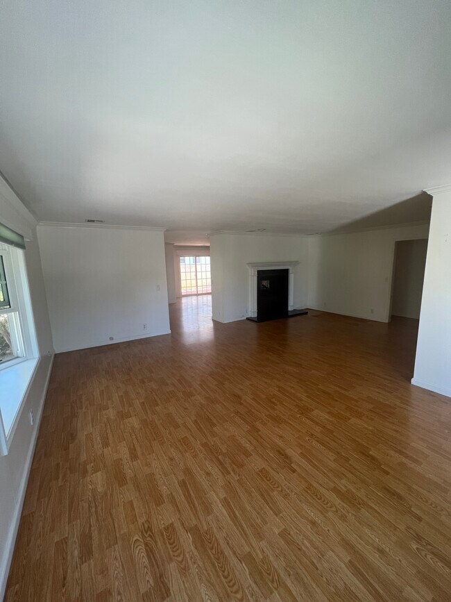 Another view of the fro t room - 2345 E 16th St