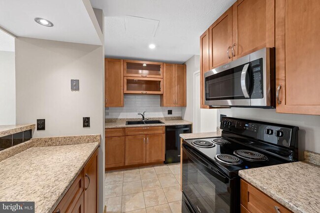Building Photo - 2302 Wineberry Terrace