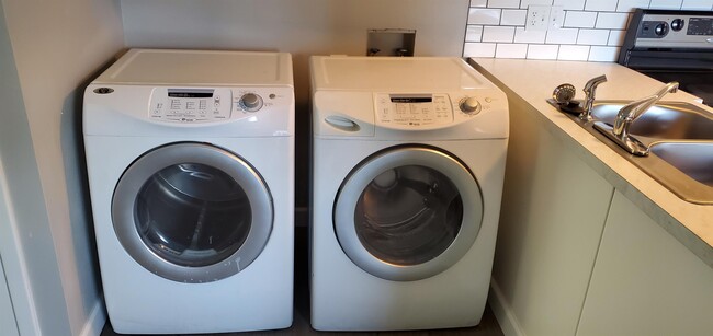 Building Photo - 13605 E Yale Ave