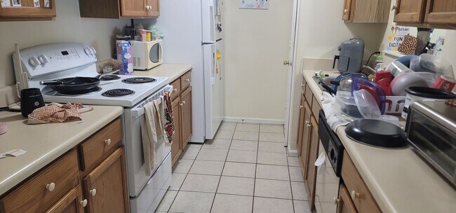 Building Photo - CLOSE TO CAMPUS 3/3 w/ Washer/Dryer, Stainless Appliances, Lawn Maintenance Included, & More! $19...