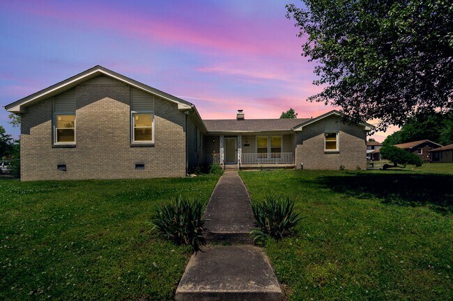 Building Photo - Updated Nashville Ranch for Rent!