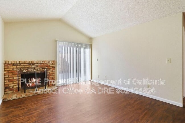 Building Photo - 2433 Sequoia Dr