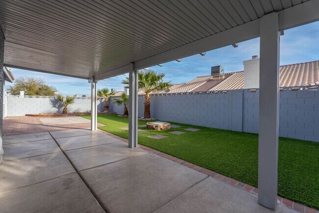 Building Photo - 2205 Riderwood Ave