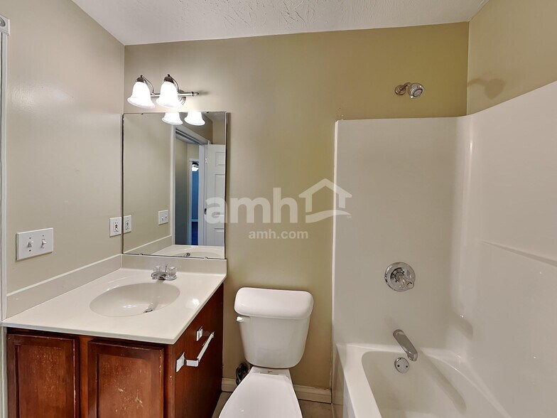 Building Photo - 6804 Trevino Way