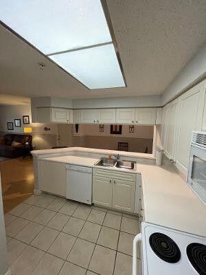 Building Photo - 3022 Alcazar Pl