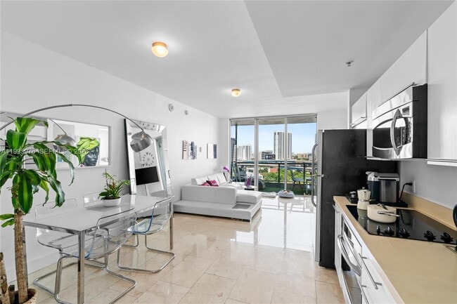 Building Photo - 90 SW 3rd St